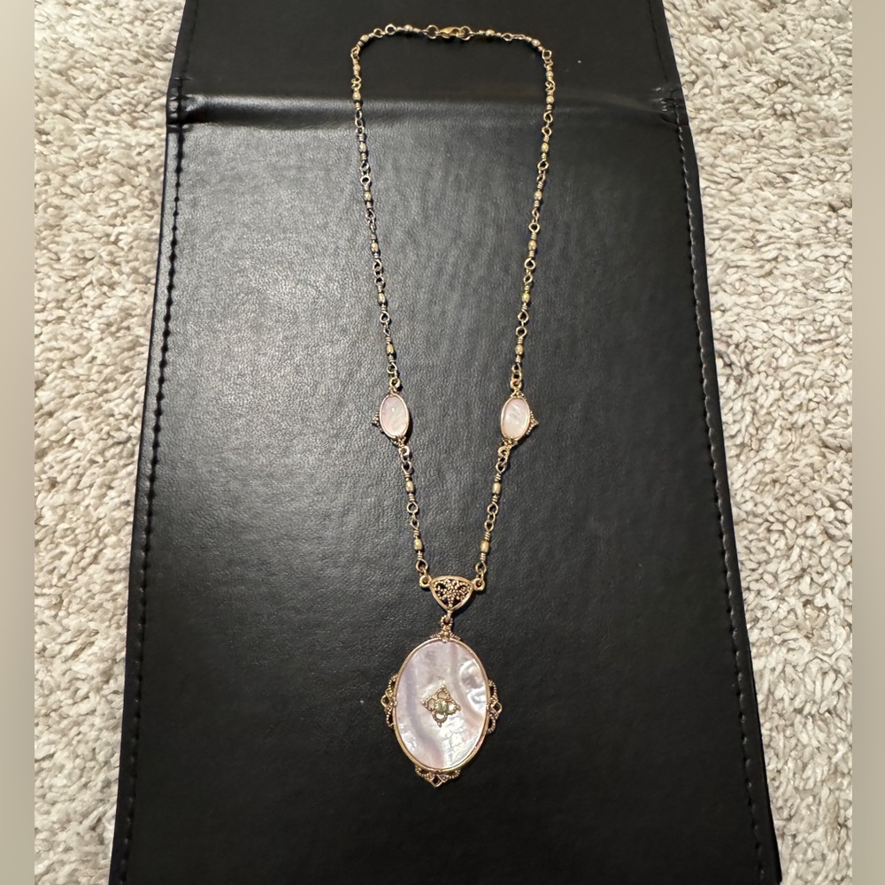 Vintage Gold Plated Mother of Pearl Necklace - Picture 2 of 6
